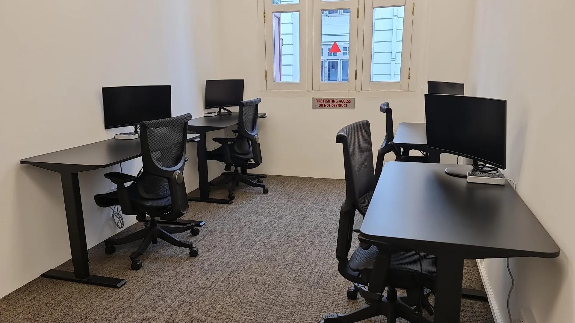 4 Pax Day Office