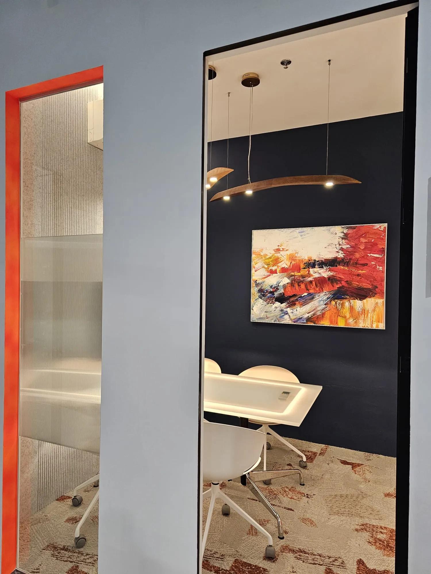 6 Pax Meeting Room