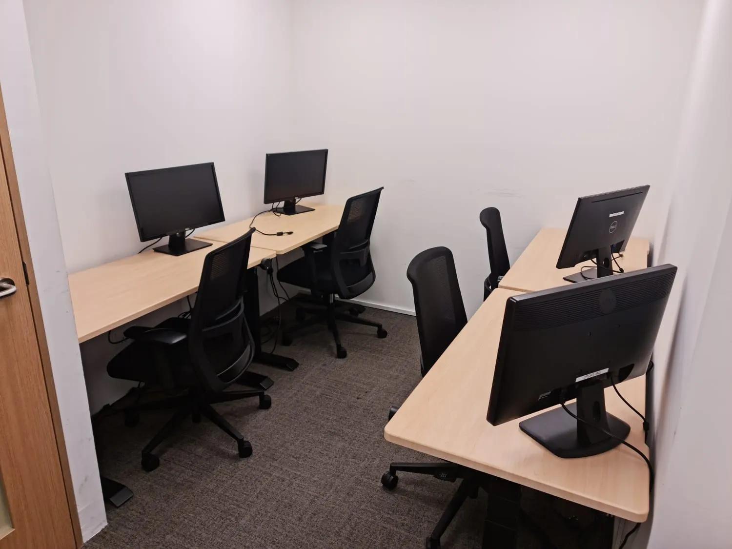 4 Pax Day Office